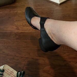 Theatricals T8900 Black Dance shoes Size 7. Buckle, Split Suede Sole.